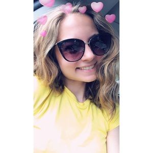 Meet your Posher, Andrea